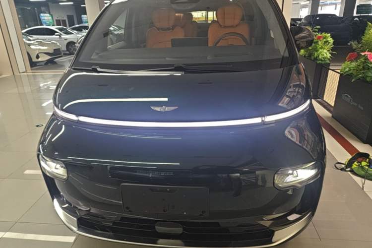 Used Geely Galaxy LEVC L380 2025 805 km Flagship Version All-Wheel Drive Front