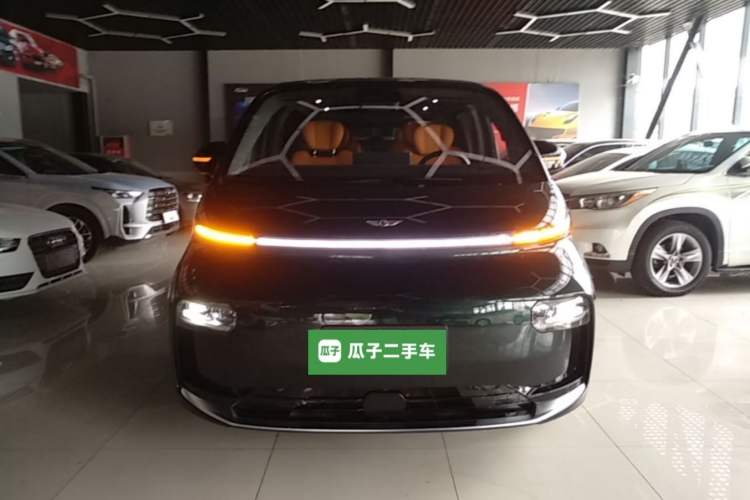 Used Geely Galaxy LEVC L380 2025 805 km Flagship Version All-Wheel Drive Front