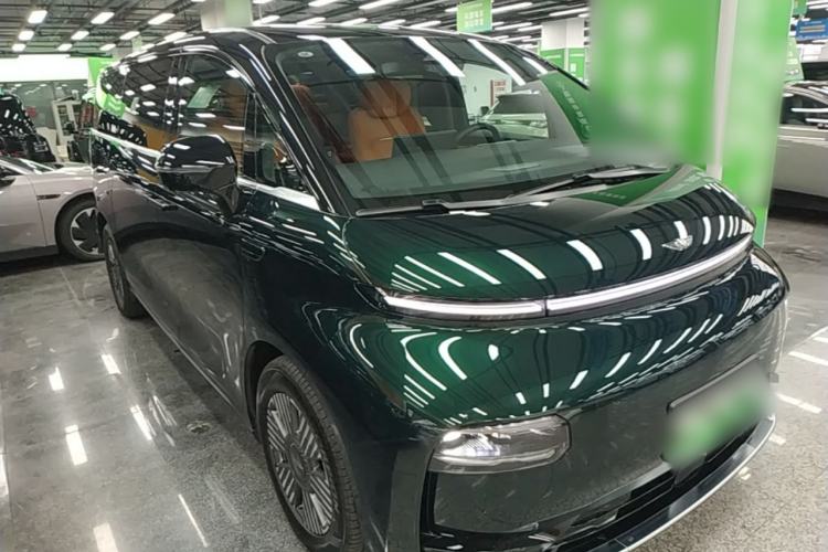 Used Geely Galaxy LEVC L380 2025 825 km Extraordinary Edition Front Right 45 Deg