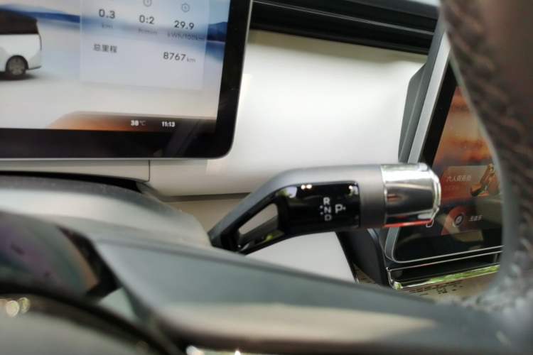 Used Geely Galaxy LEVC L380 2025 650 km Flagship Edition All-Wheel Drive Gear Lever