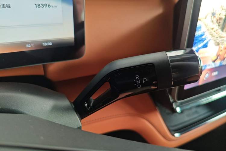 Used Geely Galaxy LEVC L380 2025 805 km Flagship Version All-Wheel Drive Gear Lever