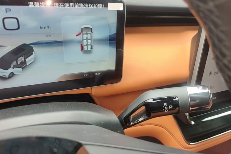 Used Geely Galaxy LEVC L380 2025 805 km Flagship Version All-Wheel Drive Gear Lever