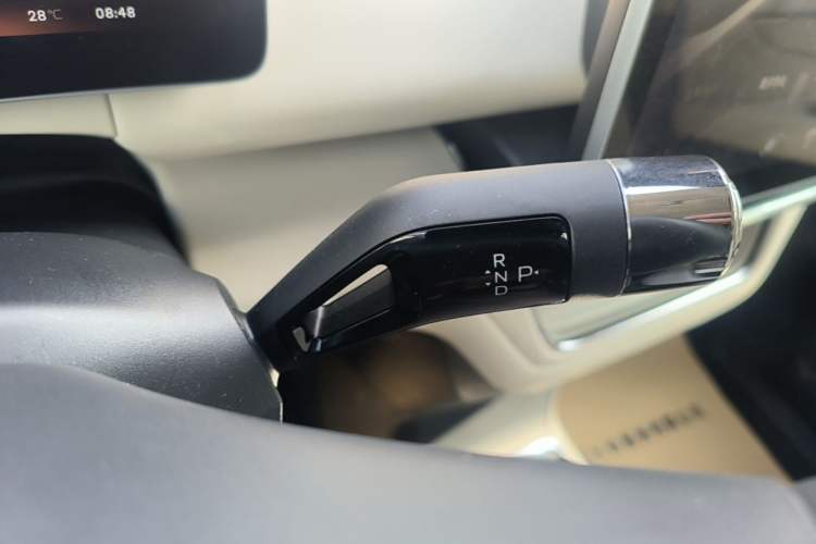 Used Geely Galaxy LEVC L380 2025 805 km Flagship Version All-Wheel Drive Gear Lever