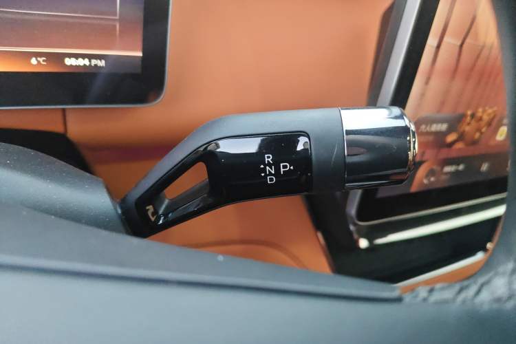 Used Geely Galaxy LEVC L380 2025 805 km Flagship Version All-Wheel Drive Gear Lever