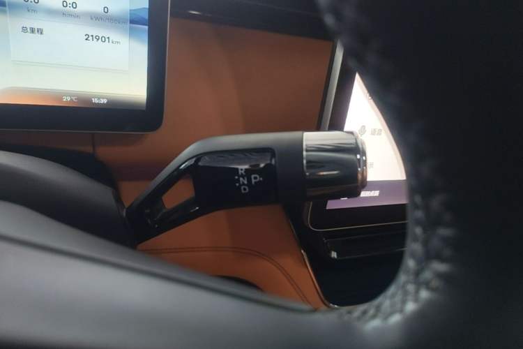 Used Geely Galaxy LEVC L380 2025 805 km Flagship Version All-Wheel Drive Gear Lever