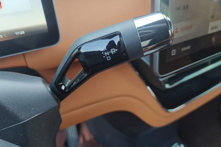 Used Geely Galaxy LEVC L380 2025 805 km Flagship Version All-Wheel Drive Gear Lever