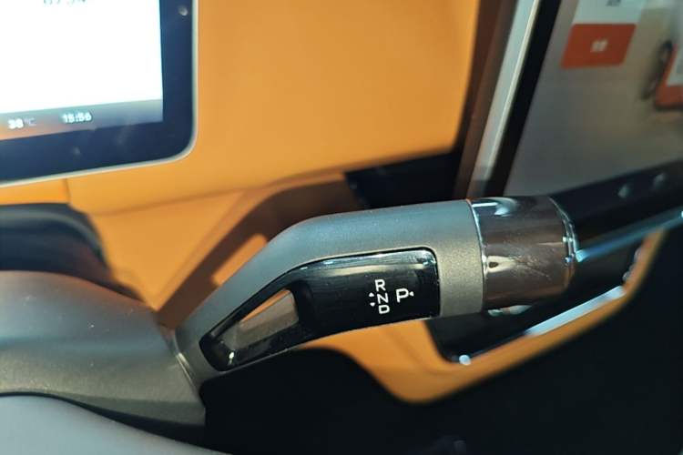 Used Geely Galaxy LEVC L380 2025 805 km Flagship Version All-Wheel Drive Gear Lever