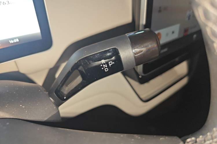 Used Geely Galaxy LEVC L380 2025 805 km Flagship Version All-Wheel Drive Gear Lever