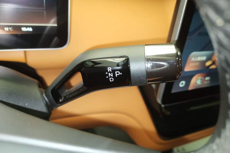 Used Geely Galaxy LEVC L380 2025 805 km Flagship Version All-Wheel Drive Gear Lever