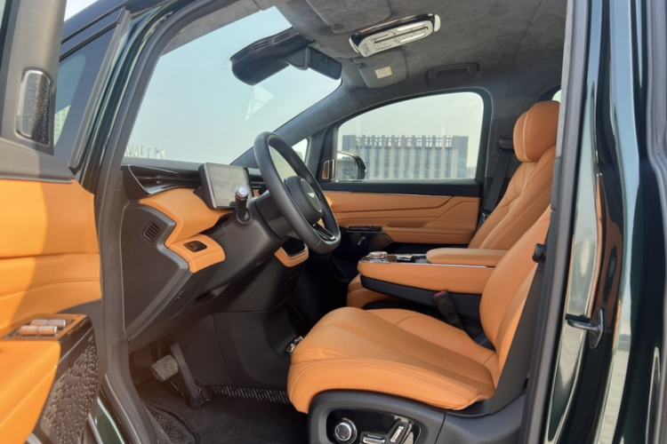 Used Geely Galaxy LEVC L380 2025 805 km Flagship Version All-Wheel Drive Interior 2