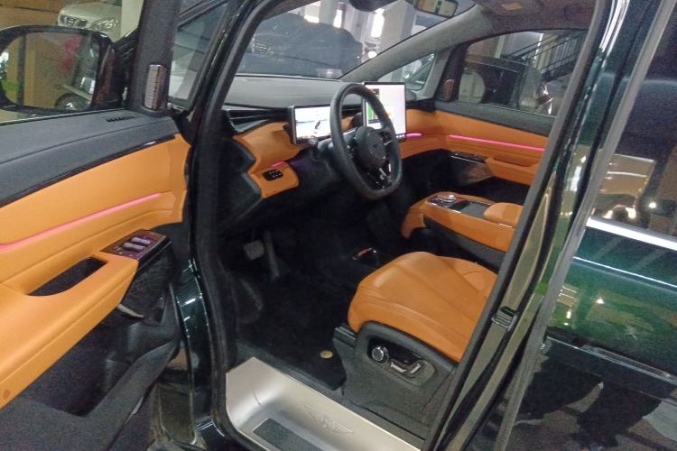 Used Geely Galaxy LEVC L380 2025 805 km Flagship Version All-Wheel Drive Interior 3
