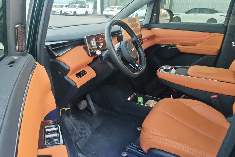 Used Geely Galaxy LEVC L380 2025 805 km Flagship Version All-Wheel Drive Interior 3