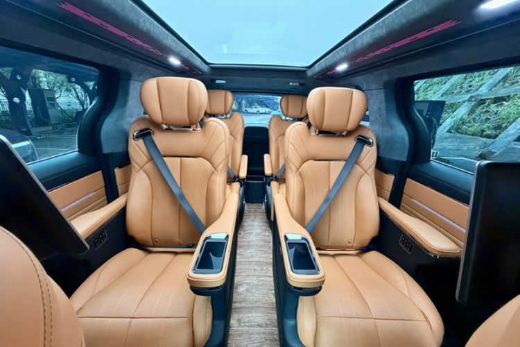 Used Geely Galaxy LEVC L380 2025 805 km Collection Edition All-Wheel Drive Interior 3