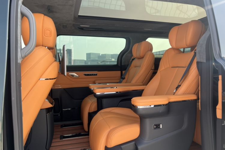 Used Geely Galaxy LEVC L380 2025 805 km Flagship Version All-Wheel Drive Interior 4