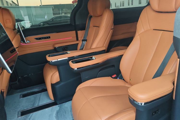 Used Geely Galaxy LEVC L380 2025 805 km Flagship Version All-Wheel Drive Interior 4