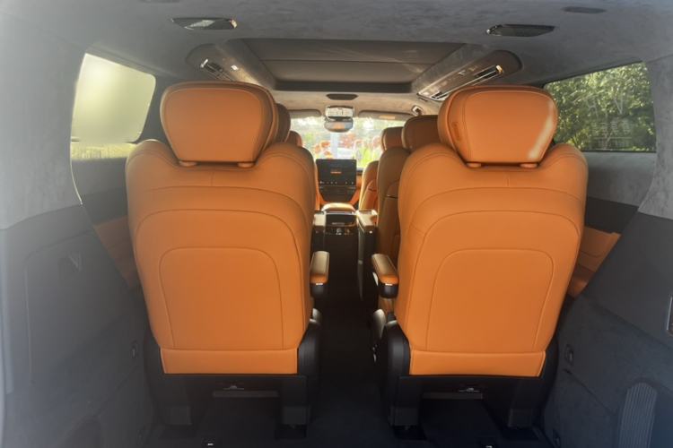 Used Geely Galaxy LEVC L380 2025 805 km Flagship Version All-Wheel Drive Interior 4