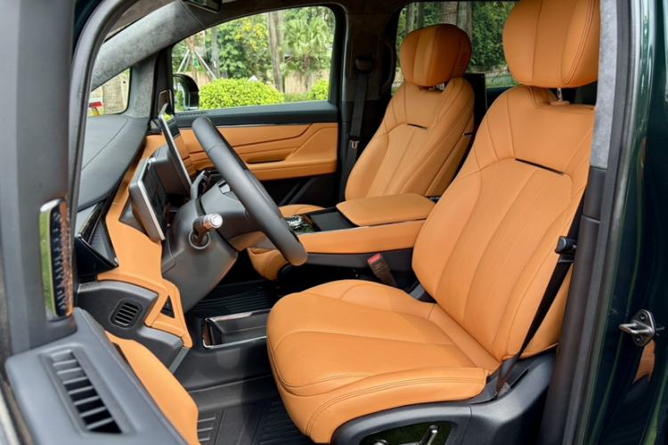 Used Geely Galaxy LEVC L380 2025 805 km Flagship Version All-Wheel Drive Interior 4