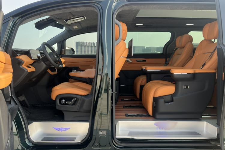 Used Geely Galaxy LEVC L380 2025 805 km Flagship Version All-Wheel Drive Interior 5