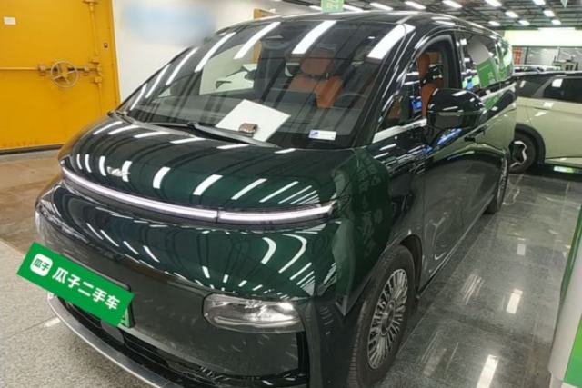 Używany Geely Galaxy LEVC L380 2025 805 km Flagship Version All-Wheel Drive