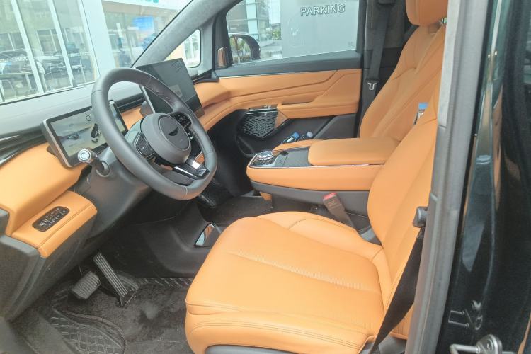 Used Geely Galaxy LEVC L380 2025 805 km Flagship Version All-Wheel Drive Left Front Seat