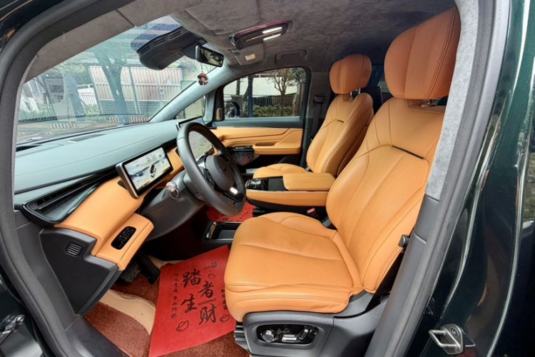 Used Geely Galaxy LEVC L380 2025 805 km Collection Edition All-Wheel Drive Left Front Seat
