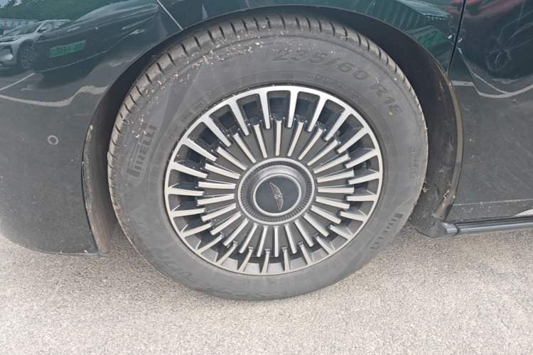 Used Geely Galaxy LEVC L380 2025 805 km Flagship Version All-Wheel Drive Left Front Wheel Hub