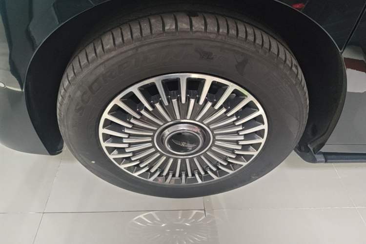 Used Geely Galaxy LEVC L380 2025 805 km Flagship Version All-Wheel Drive Left Front Wheel Hub