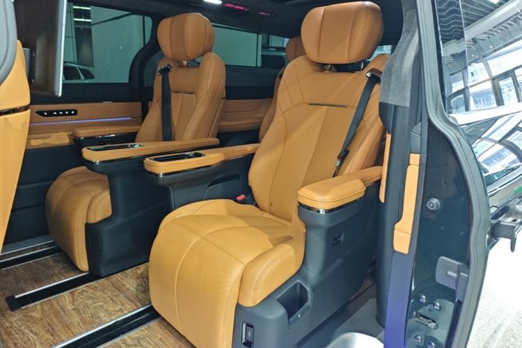 Used Geely Galaxy LEVC L380 2025 805 km Collection Edition All-Wheel Drive Left Rear Seat