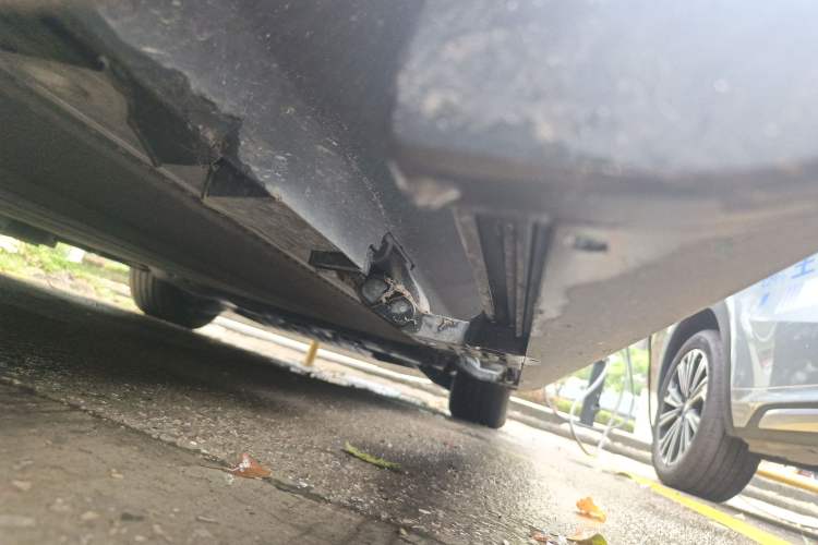 Used Geely Galaxy LEVC L380 2025 805 km Flagship Version All-Wheel Drive Left Side Sill