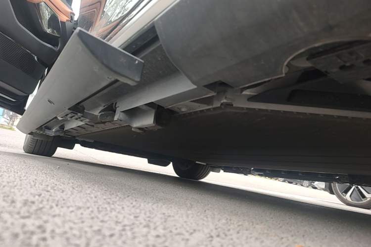 Used Geely Galaxy LEVC L380 2025 805 km Flagship Version All-Wheel Drive Left Side Sill
