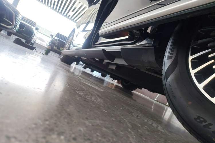 Used Geely Galaxy LEVC L380 2025 805 km Flagship Version All-Wheel Drive Left Side Sill