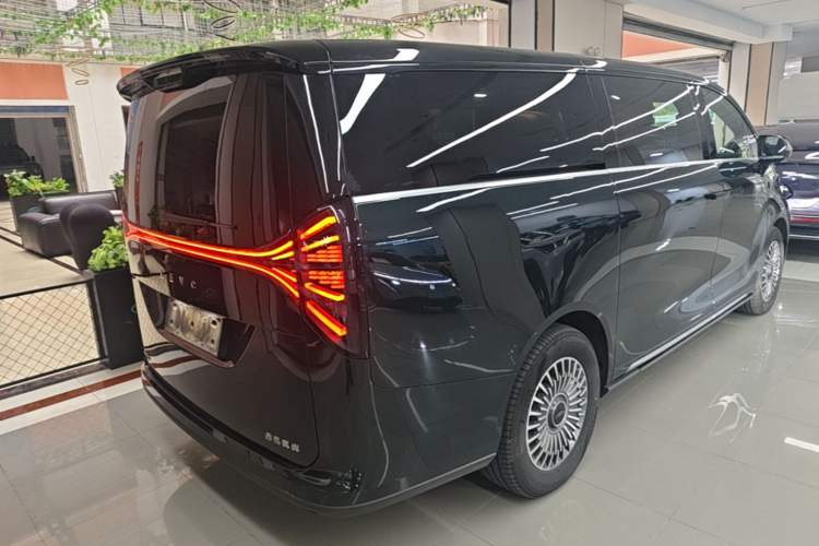 Used Geely Galaxy LEVC L380 2025 805 km Flagship Version All-Wheel Drive Rear Right 45 Deg