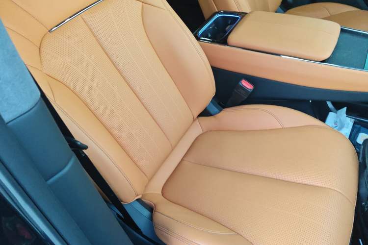 Used Geely Galaxy LEVC L380 2025 805 km Flagship Version All-Wheel Drive Right Front Seat