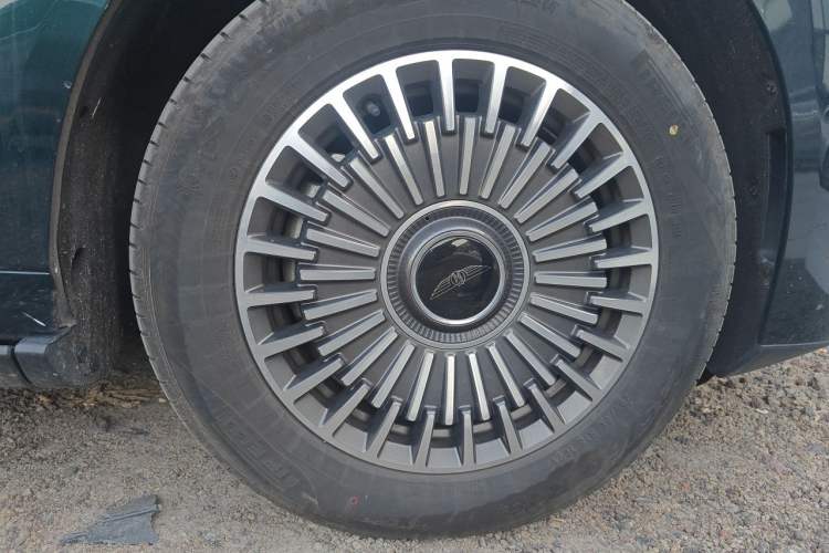 Used Geely Galaxy LEVC L380 2025 805 km Flagship Version All-Wheel Drive Right Front Wheel Hub
