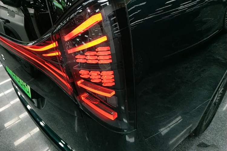 Used Geely Galaxy LEVC L380 2025 825 km Extraordinary Edition Right Rear Taillight