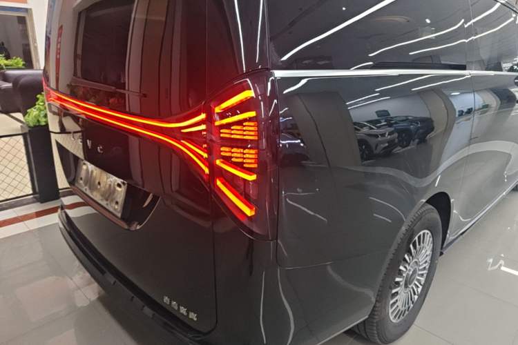 Used Geely Galaxy LEVC L380 2025 805 km Flagship Version All-Wheel Drive Right Rear Taillight