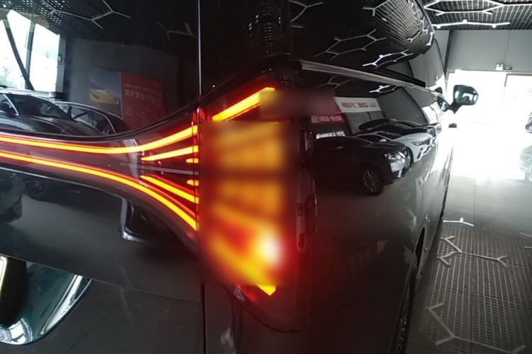 Used Geely Galaxy LEVC L380 2025 805 km Flagship Version All-Wheel Drive Right Rear Taillight