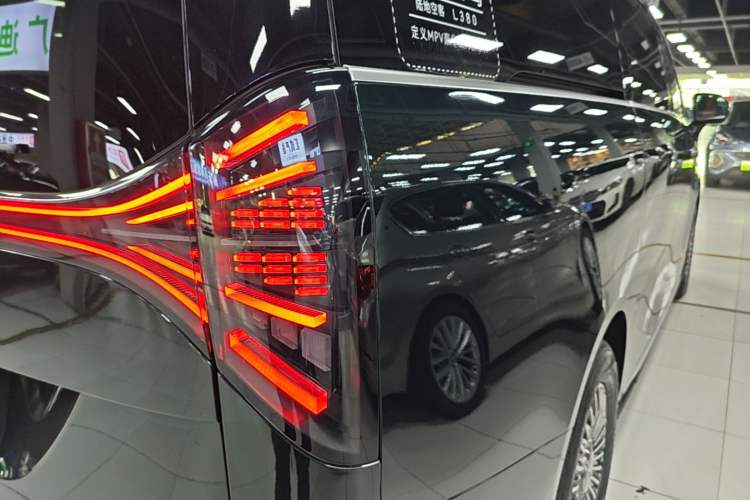 Used Geely Galaxy LEVC L380 2025 805 km Flagship Version All-Wheel Drive Right Rear Taillight