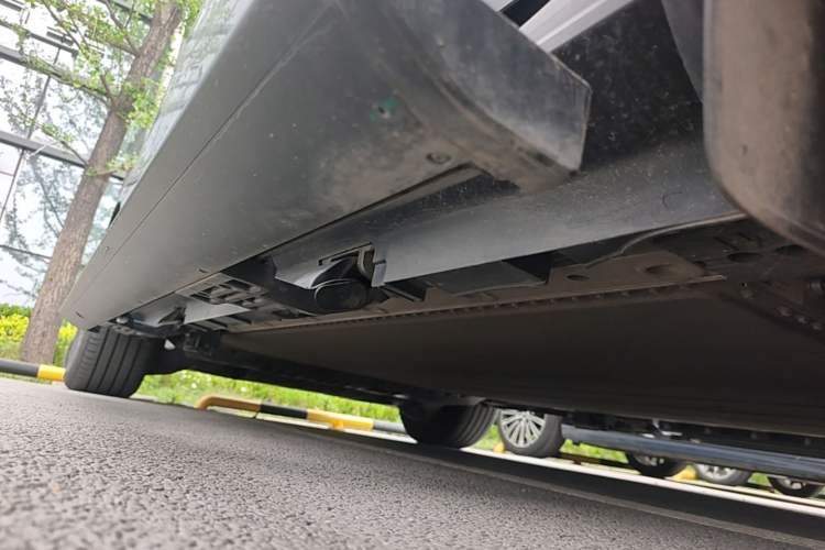Used Geely Galaxy LEVC L380 2025 805 km Flagship Version All-Wheel Drive Right Side Sill