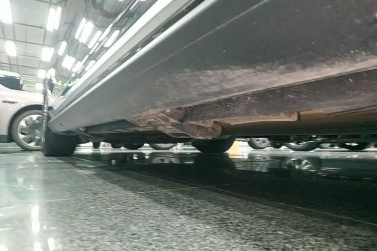 Used Geely Galaxy LEVC L380 2025 805 km Flagship Version All-Wheel Drive Right Side Sill