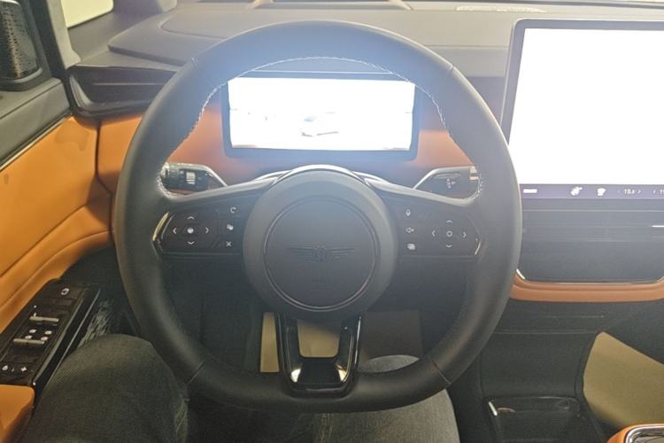 Used Geely Galaxy LEVC L380 2025 805 km Flagship Version All-Wheel Drive Steering Wheel