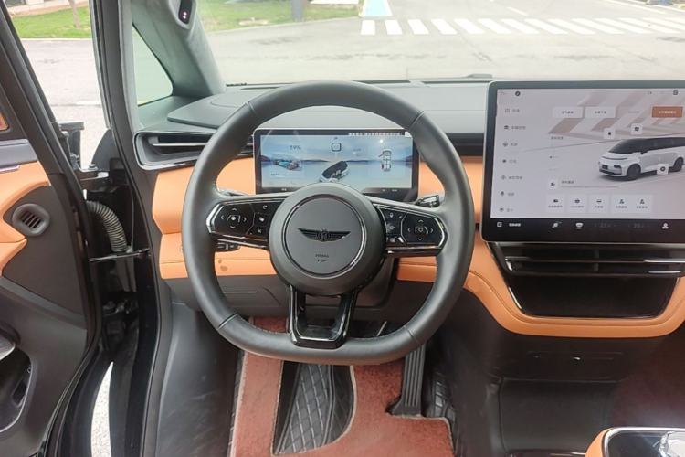 Used Geely Galaxy LEVC L380 2025 805 km Flagship Version All-Wheel Drive Steering Wheel