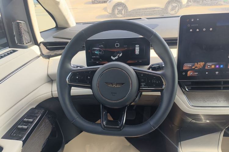 Used Geely Galaxy LEVC L380 2025 805 km Flagship Version All-Wheel Drive Steering Wheel