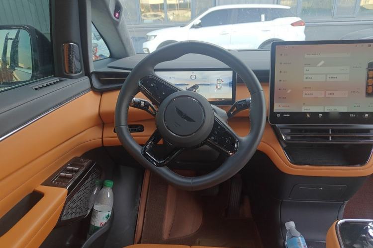 Used Geely Galaxy LEVC L380 2025 805 km Flagship Version All-Wheel Drive Steering Wheel