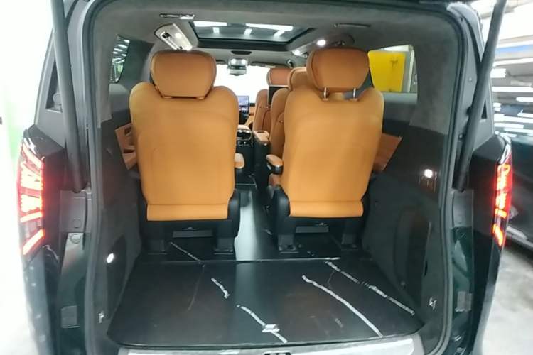 Used Geely Galaxy LEVC L380 2025 825 km Extraordinary Edition Trunk