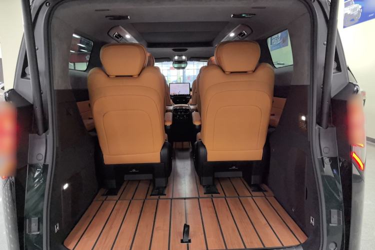 Used Geely Galaxy LEVC L380 2025 805 km Flagship Version All-Wheel Drive Trunk