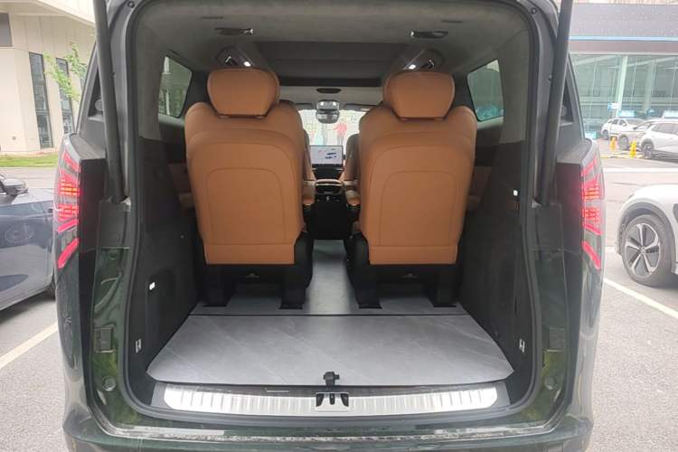 Used Geely Galaxy LEVC L380 2025 805 km Flagship Version All-Wheel Drive Trunk