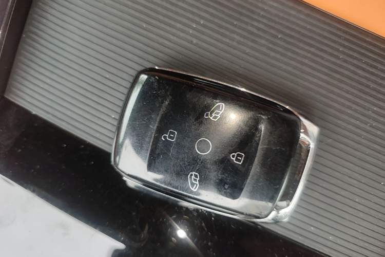 Used Geely Galaxy LEVC L380 2025 805 km Flagship Version All-Wheel Drive Vehicle Key