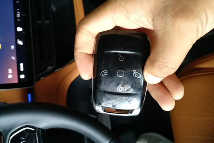 Used Geely Galaxy LEVC L380 2025 805 km Flagship Version All-Wheel Drive Vehicle Key