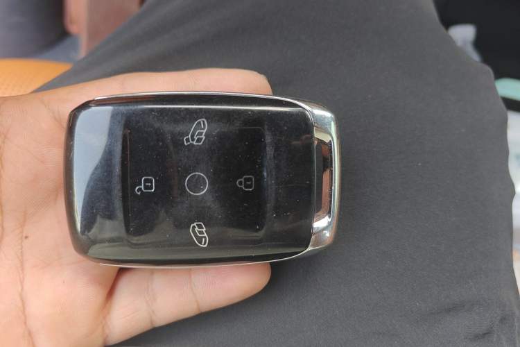 Used Geely Galaxy LEVC L380 2025 805 km Flagship Version All-Wheel Drive Vehicle Key